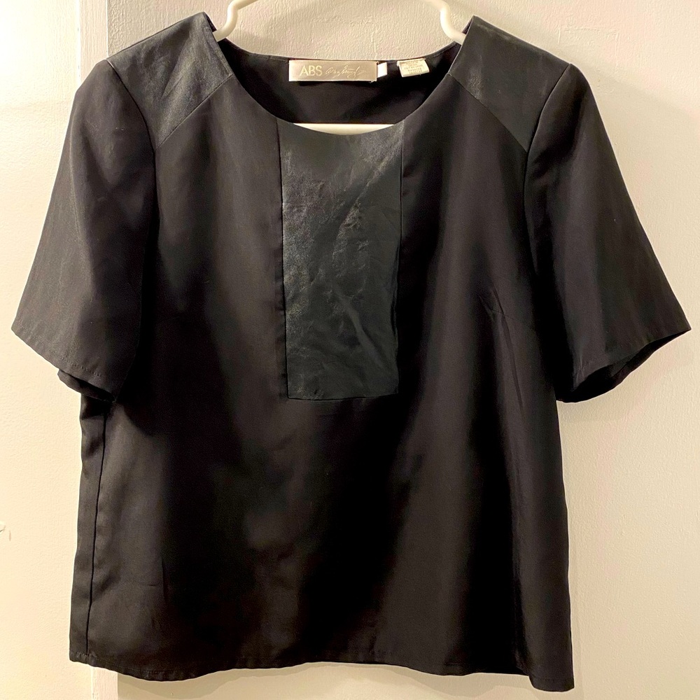 Cropped shirt w Vegan Leather Detail